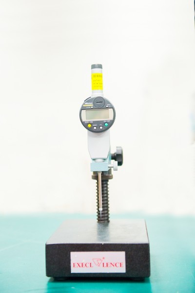 Contact Blade Posistion Measurement